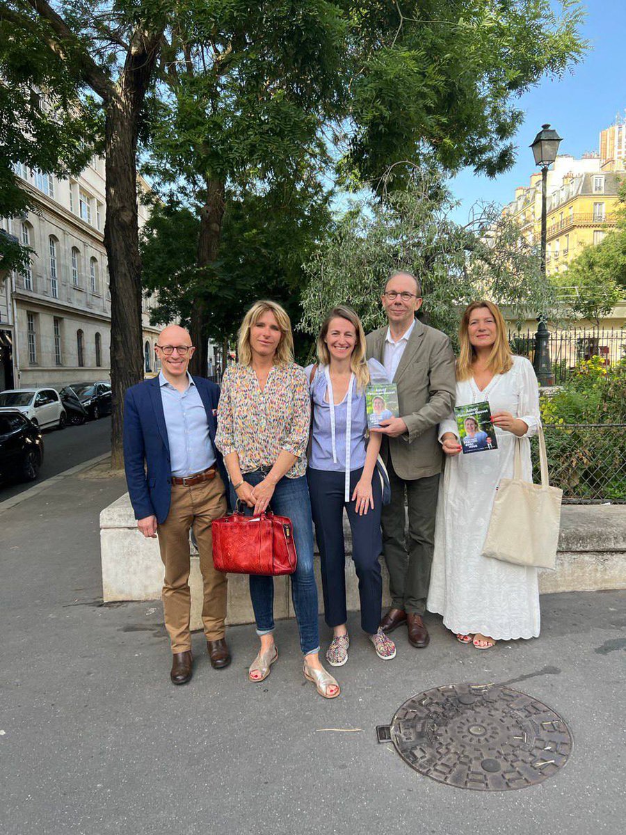 AstridPanosyan's tweet photo. #TousMobilisés pour ce dernier jour de campagne des #Legislatives !
Début de journée en tractages écoles à #Pereire, #Fourcroy et #PaulValéry 🇪🇺🇫🇷🚀
À tout à l’heure !
#circo7504 #astrid2022 https://t.co/WnfAjiEmXh