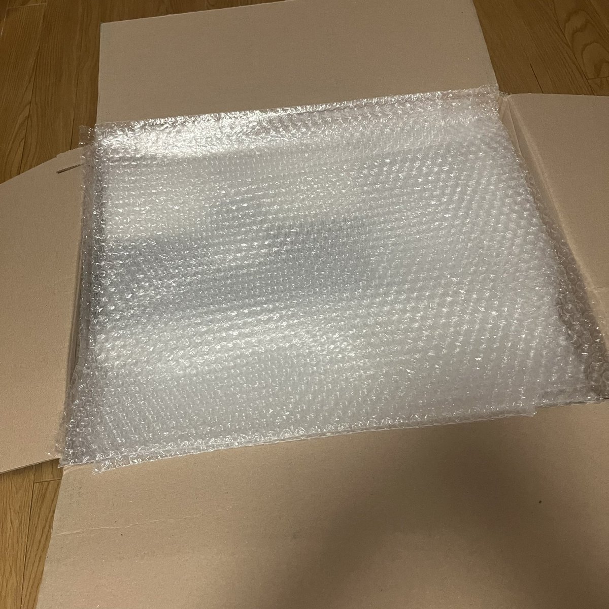 bokuni_toriko's tweet photo. ちなみに、Weverse グローバルで購入した分で、5形態セット1つとCARAT Ver2枚 で 緩衝材20個使用されてました🤣 https://t.co/JVM5T8BDoB