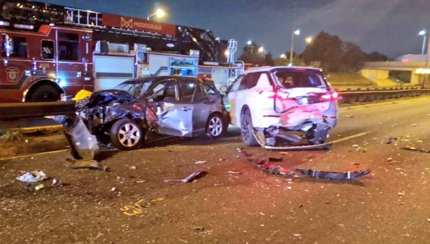 OPP_HSD's tweet photo. Two people are dead, one person in critical condition. 10:30pm EB #QEW/Cawthra Rd. Two vehicle collision, three  people involved, both vehicles blocking the left lane. Moments later a third vehicle collided into stopped vehicles. Driver of third vehicle minor injuries. https://t.co/SixGD0oQFp