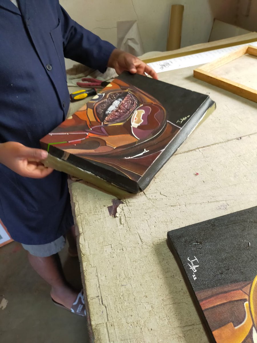 JamesMwesige1's tweet photo. It's Flashback Friday,am crushing on my recently sold piece in 🇰🇪.More beautiful pieces are still available in 🇰🇪 and 🇺🇬. DM for business. #JamArtsUg #africanart #brushes #acrylicpainting #ArtCollectors #artist #art #artcommissions #KofT #UofT https://t.co/cAYmNpQif8