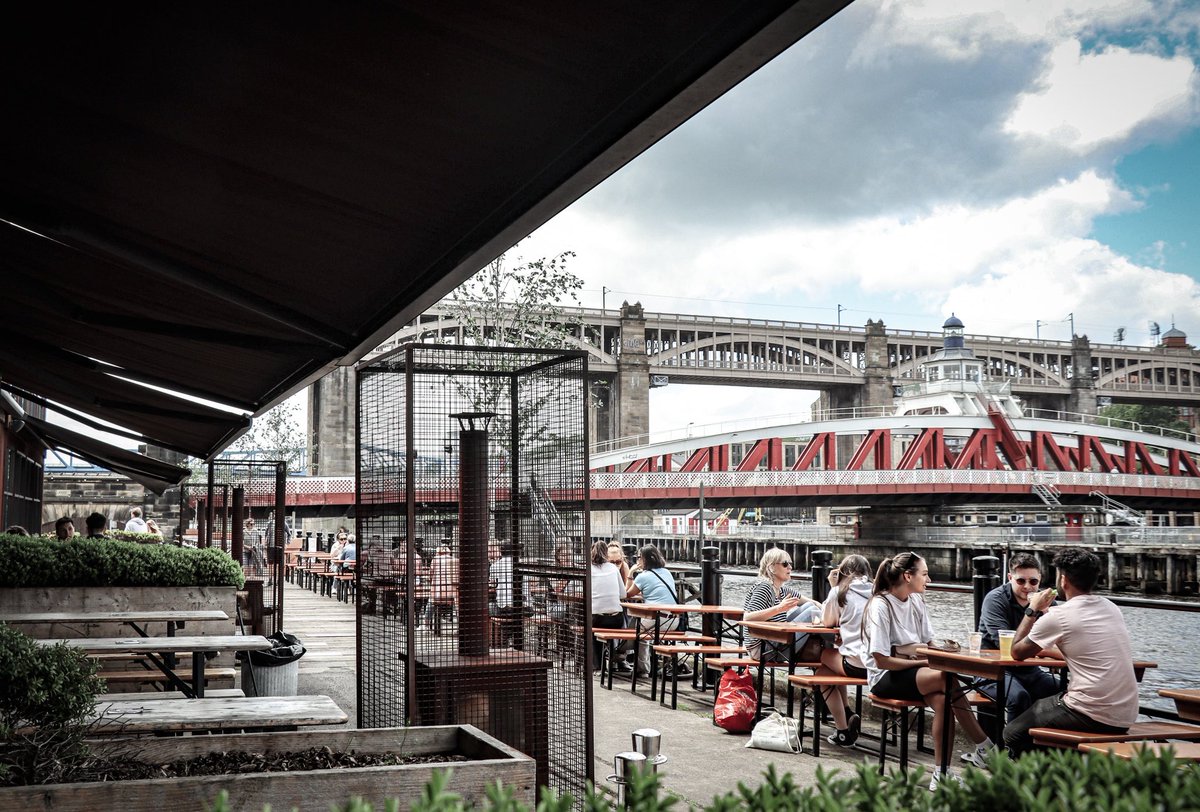 WARMING UP FOR THE WEEKEND… its lovely on our Tap Terrace right now as we wait for the sun to go grab its hat... ideal for a beer and a dotbagel 😊 x
