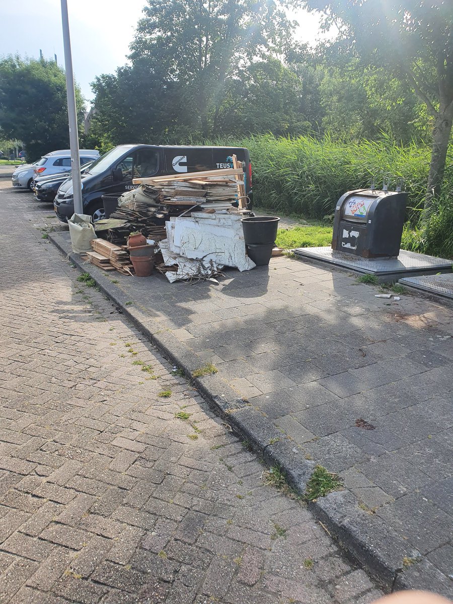 OnleefbrCapelle's tweet image. Ook zo'n hekel aan #blinden, #slechtzienden, mensen in een #rolstoel of #rollatortuig? Leef u uit! Kom in #capelleaandenijssel wonen.