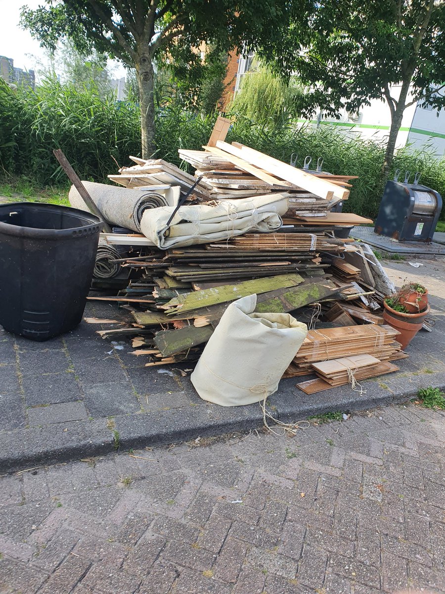OnleefbrCapelle's tweet image. Ook zo'n hekel aan #blinden, #slechtzienden, mensen in een #rolstoel of #rollatortuig? Leef u uit! Kom in #capelleaandenijssel wonen.