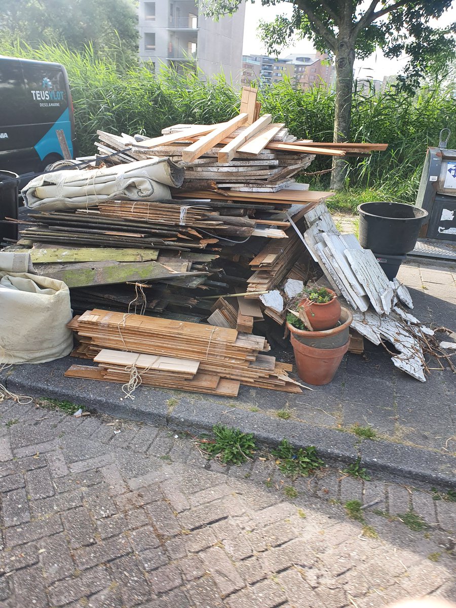 OnleefbrCapelle's tweet image. Ook zo'n hekel aan #blinden, #slechtzienden, mensen in een #rolstoel of #rollatortuig? Leef u uit! Kom in #capelleaandenijssel wonen.