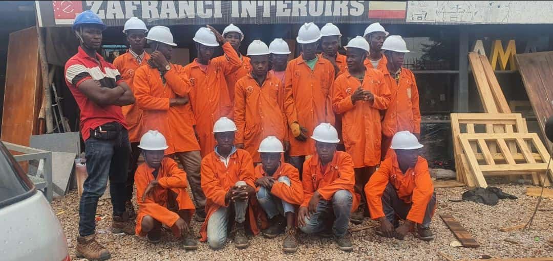 Zafranci1's tweet photo. Well qualified Zafranci interiors team . Trust us with your furniture and Aluminum work We are located at kitintale Church Rd call us on 0779291674 or 0704364997 
#Zafranciinteriors 
#furnituremaker 
#aluminum https://t.co/RNFVfjKnuD