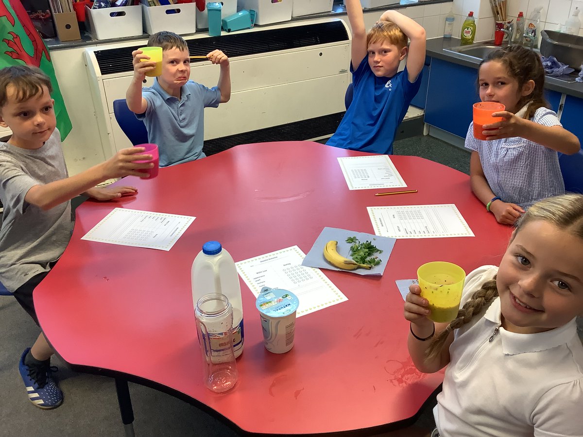 Year 4 making healthy smoothies!
