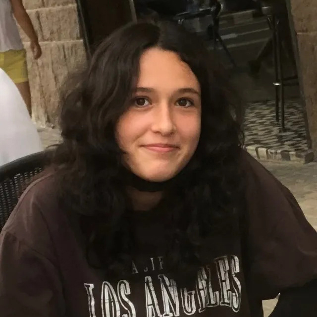 DESAPAREGUDA: L'Ània, de 15 anys, va desaparèixer el dimecres 15 de juny a #Lleida, no va tornar a casa després de les classes. Té el cabell negre, fa 1'70 d'altura i vesteix estil gòtic amb roba negra. No du mòbil ni diners. COMPARTIU!!!