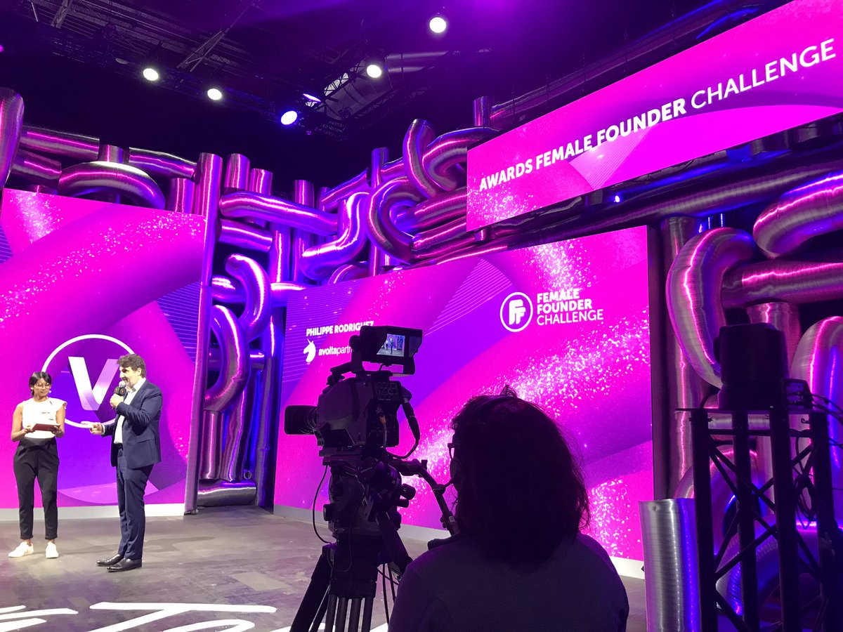 seedlegals_fr's tweet photo. 📍En direct de la cérémonie des awards du « Female Founder Challenge » à #VivaTech  

💫 Lumière sur les femmes à la tête des #startups de la #Tech ! 

#WomenInTech  #startups #pitch https://t.co/rKkbX4krBA