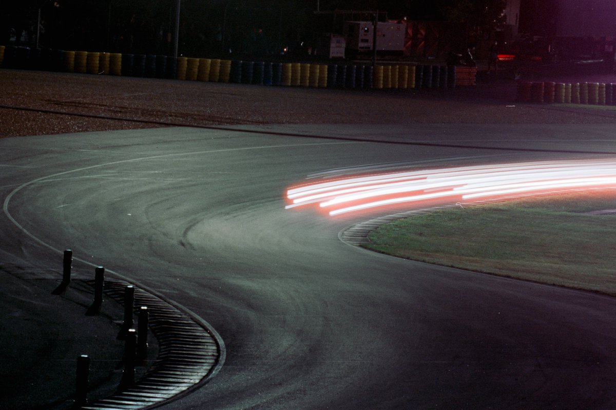 jeandlfsse's tweet photo. 24h of Le Mans on cinestill 400d #analog https://t.co/QDKt4VMB9O