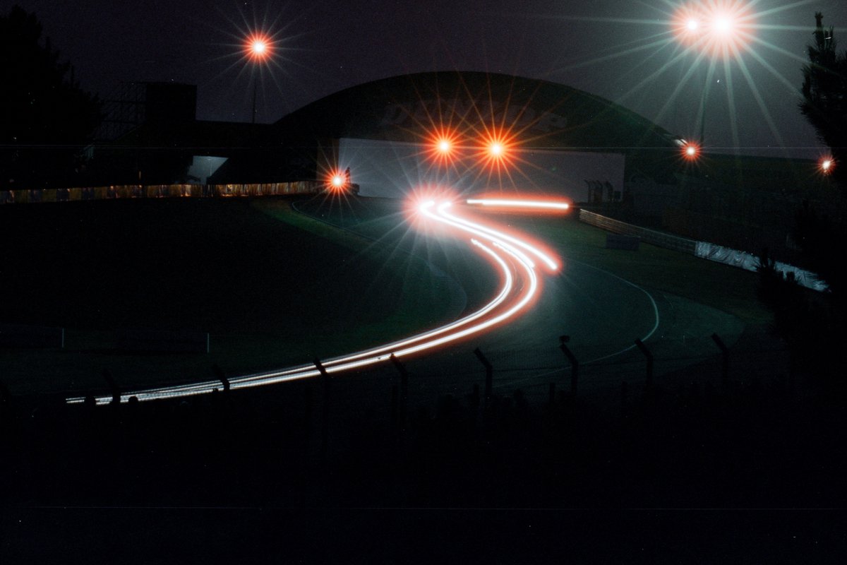 jeandlfsse's tweet photo. 24h of Le Mans on cinestill 400d #analog https://t.co/QDKt4VMB9O