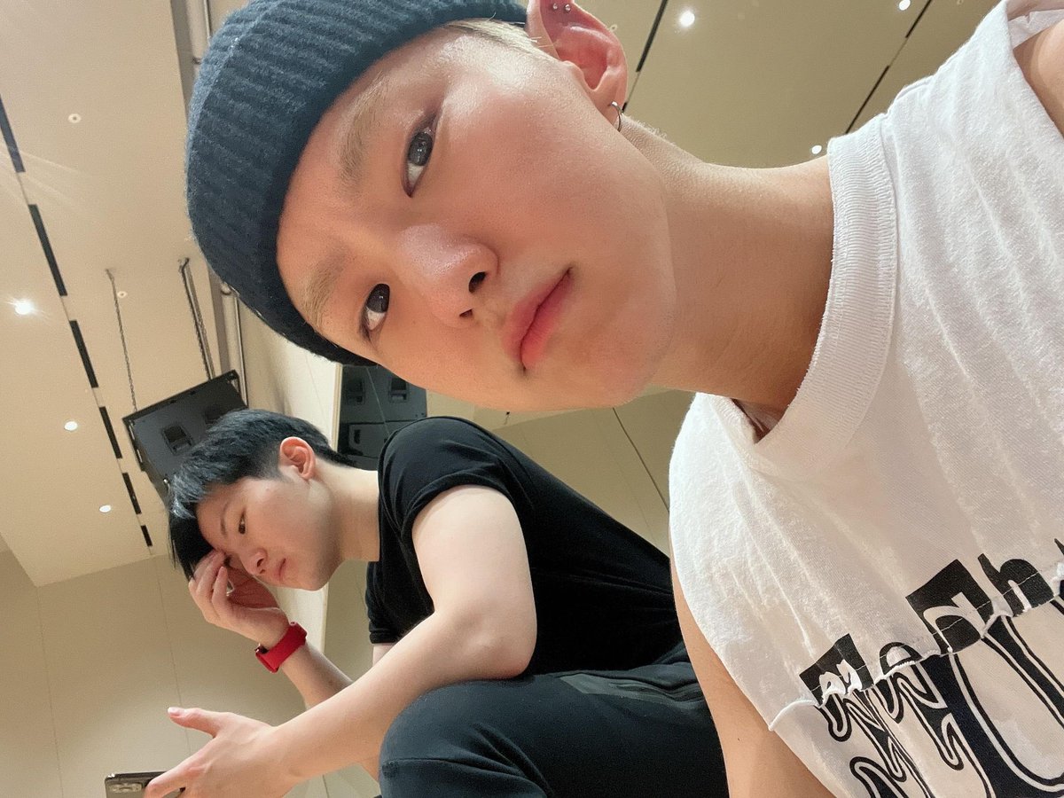 615_ll22's tweet photo. 내 사랑 깜장콩 아기들아🖤🖤🖤🖤 https://t.co/S7tIAABvRi
