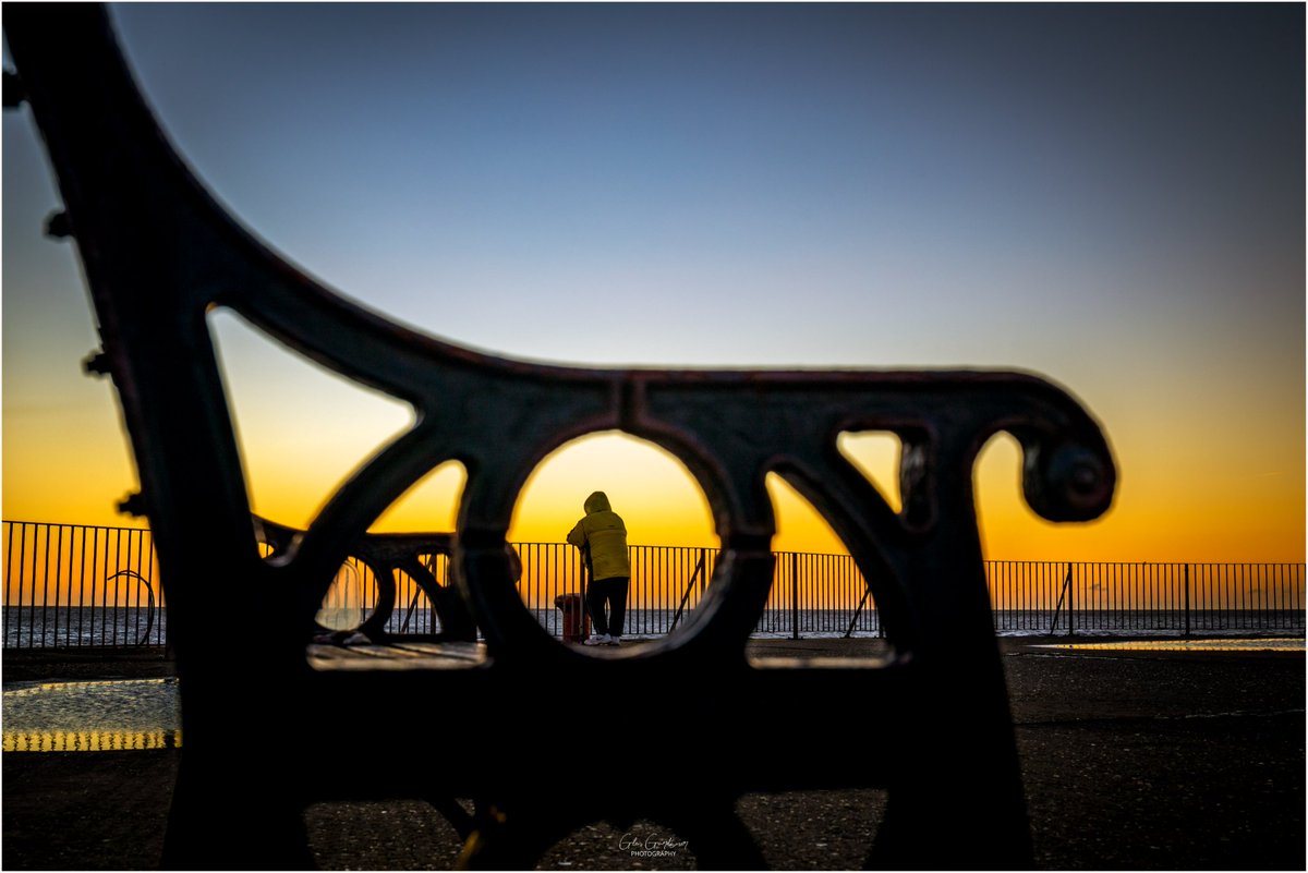 greatyarmouthbc's tweet photo. Today's #GYPostcards post is from Glen Gardiner who artfully captured someone admiring the scenery along Gorleston Seafront.ππ
Remember to upload your photos to social media with the hashtag #GYPostcards and tag us in, and weβll share a selection with our followers. π https://t.co/rVdVxAoMGm