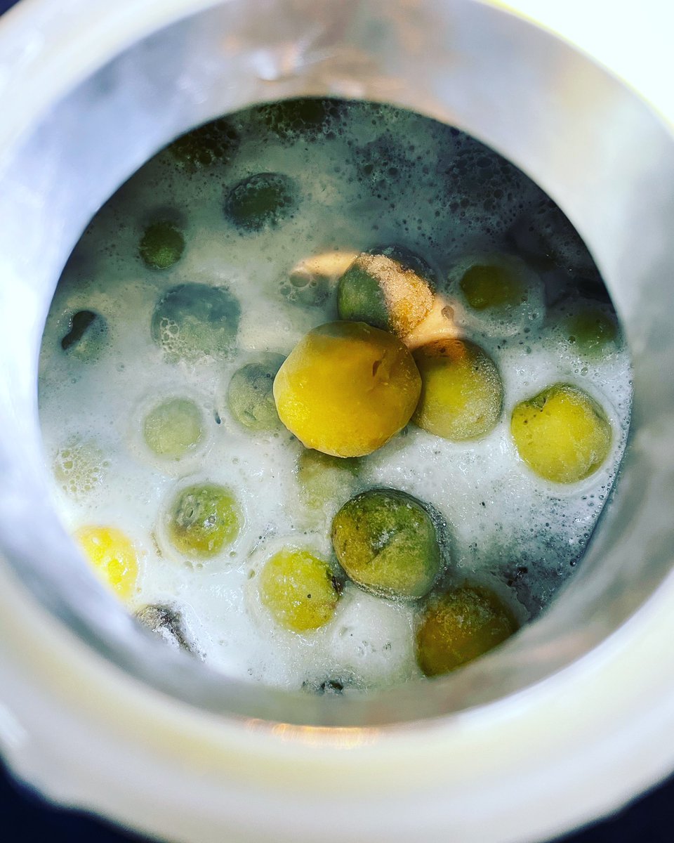 easygoing_brew's tweet photo. 「梅季節」つくってます！

Brett Ume Saison
2021-2022 ver.

今年は梅が豊作だそうで昨年より���たくさん投入しました。
前作とはレシピも酵母もガラッと変えました。完成はまだまだ先ですが楽しみ♪ https://t.co/fkeDpF73m4