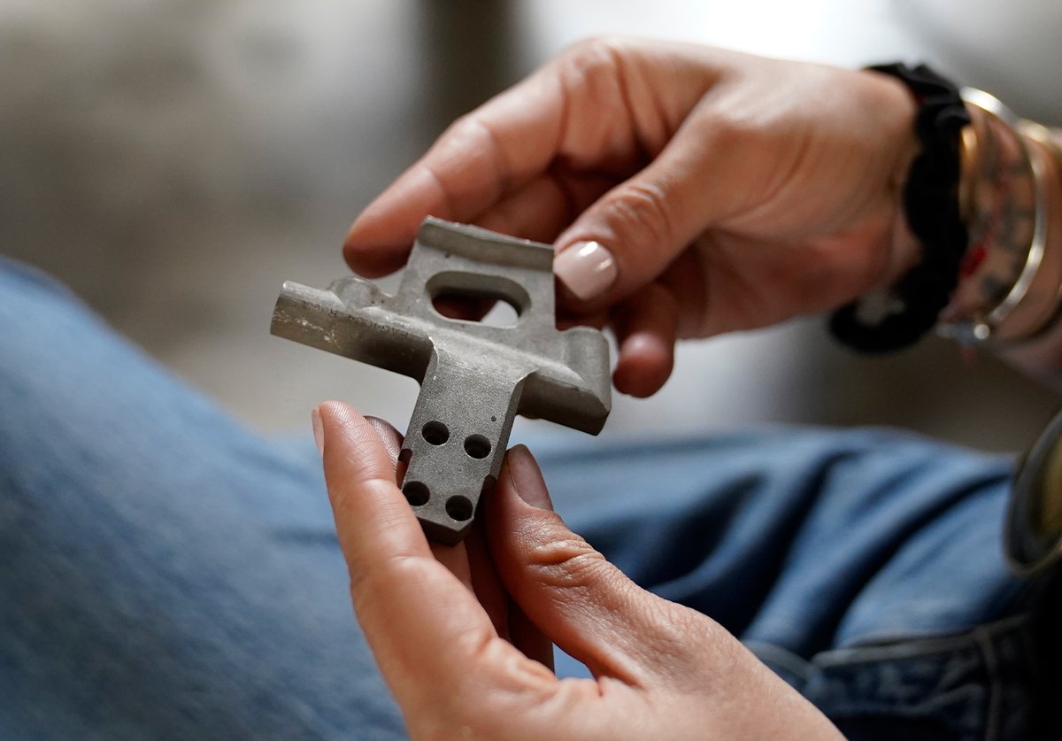 joistpark's tweet photo. 🟣🔩 Turning digital into physical!
In yesterday's #openpresentation of @Lino3D in collaboration with #JOIST, participants had the opportunity to attend #freeworkshops & enrich their knowledge of #3Dprinting & scanning technologies.
Thank you for your attendance & participation! https://t.co/bmbJFMiHMx