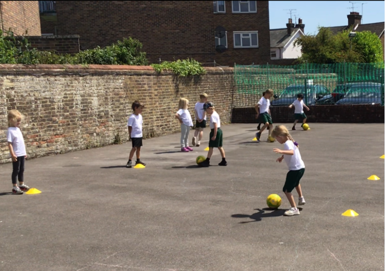 TrafalgarInfant's tweet photo. The children had a great time this week, practicing football skills with experienced football coach Steve Martin. They were showing their skills with ball control as well as stopping the ball and keeping it close to their feet. ⚽️ https://t.co/Wp6hoM5BV2