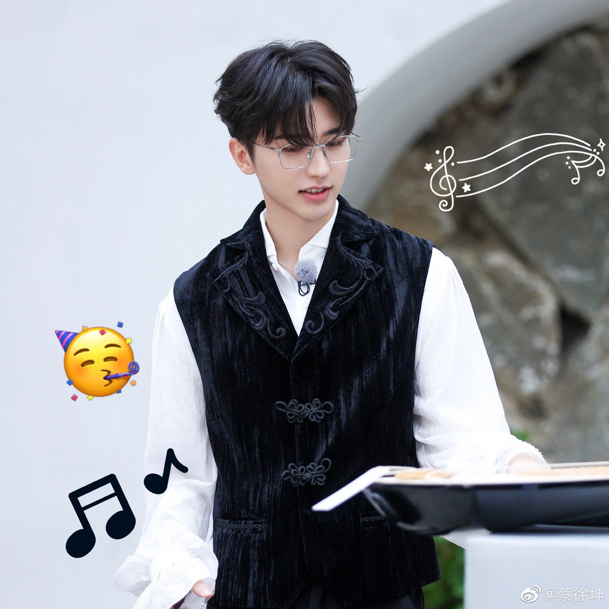 anxuling's tweet photo. See you tonight 😚#CaiXukun https://t.co/nudTxkR9x9