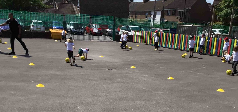 TrafalgarInfant's tweet photo. The children had a great time this week, practicing football skills with experienced football coach Steve Martin. They were showing their skills with ball control as well as stopping the ball and keeping it close to their feet. ⚽️ https://t.co/Wp6hoM5BV2