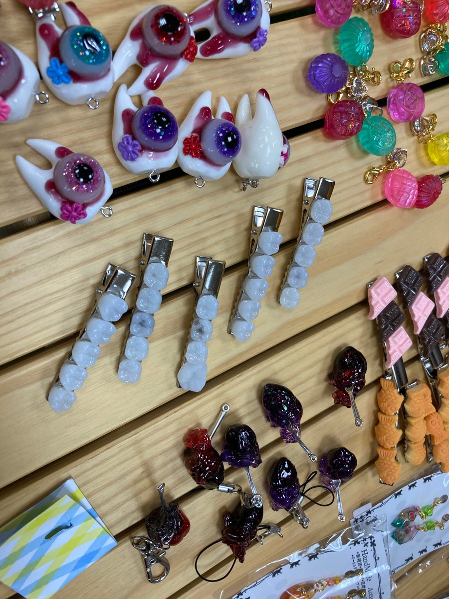 dm_nakagomi's tweet image. チャレンジショップ１の人気店、#3YES　さん。今日もユニークな作品が出品されていました！ #meme　さんのおもしろ作品は大人気です！　#nakagomi #チャレンジショップ