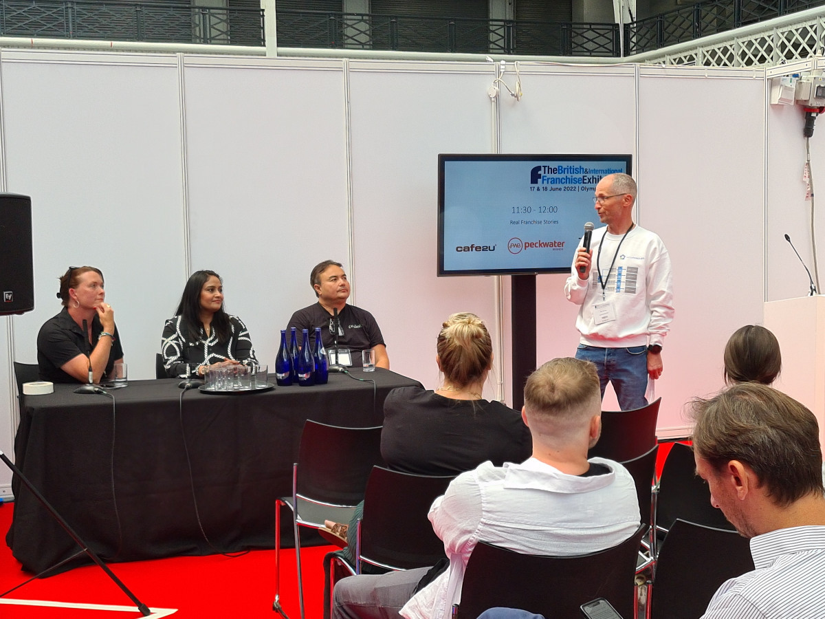 socialHANDLER® tweet media