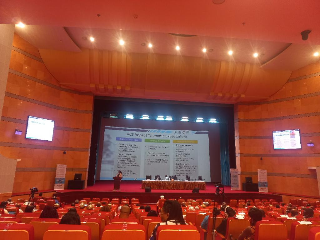 alvinhakizimana's tweet photo. #7thACEImpact Dr Sylvia Mkandawire,Responsable @the_ACEProject fait la presentation  sur le progrès des reseaux  regionaux soutenus par le projet.@the_ACEProject 
@Ruth Odufala 
#️⃣7thACEImpact #7eCEAImpact #enseignementsupérieur #Afrique #Africa https://t.co/Y8KTucgQUb