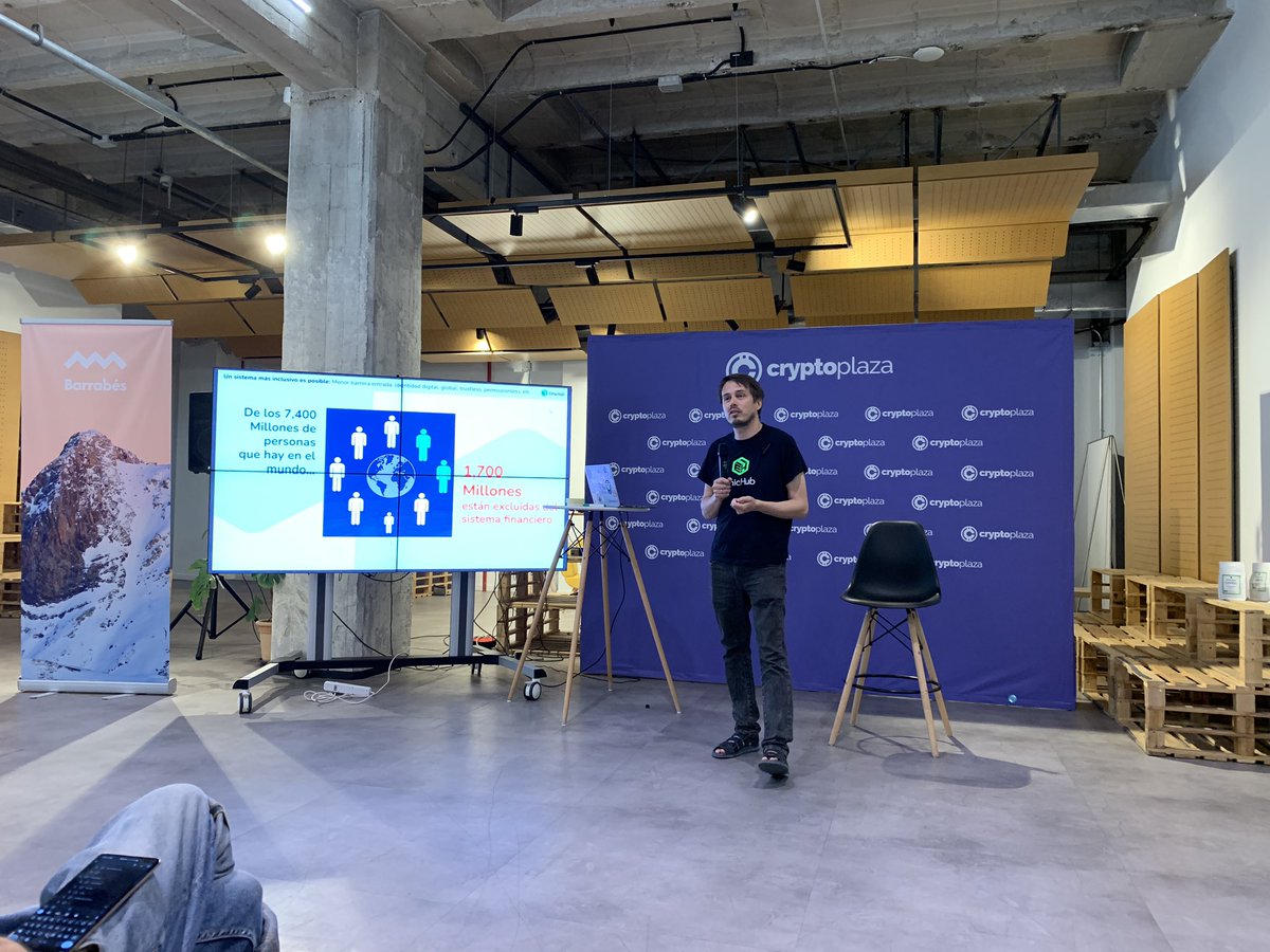 luisalrp's tweet photo. Mi pana @jori_armbruster hablando sobre #ReFi y cómo lo articula @EthicHub para ofrecer préstamos a pequeños agricultores desbancarizados. Otra charla top de la #CryptoSummerWeek de @cryptoplaza_es 🙌🏻 https://t.co/XVnxpqzBvO