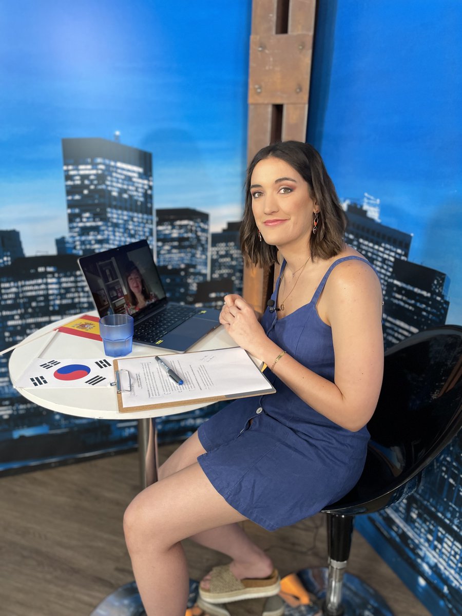 Déjate de Historias TV (@dejatetv) on Twitter photo DIRECTO | COREA PARA PRINCIPIANTES 🇰🇷
Con <a href="/TeresaNovillo/">Teresa Novillo Peláez</a> <a href="/coreaxradummies/">COREA para principiantes</a>
La autora <a href="/CamposBooks/">Los peregrinos de Corea</a> nos habla sobre la editorial "Labor Viva" y sus dos libros "La Carta Coreana" y "Los Peregrinos de Corea"
📺 #TDT y ONLINE
dejatedehistorias.es/emision-online DIRECTO | COREA PARA PRINCIPIANTES 🇰🇷
Con <a href="/TeresaNovillo/">Teresa Novillo Peláez</a> <a href="/coreaxradummies/">COREA para principiantes</a>
La autora <a href="/CamposBooks/">Los peregrinos de Corea</a> nos habla sobre la editorial "Labor Viva" y sus dos libros "La Carta Coreana" y "Los Peregrinos de Corea"
📺 #TDT y ONLINE
dejatedehistorias.es/emision-online