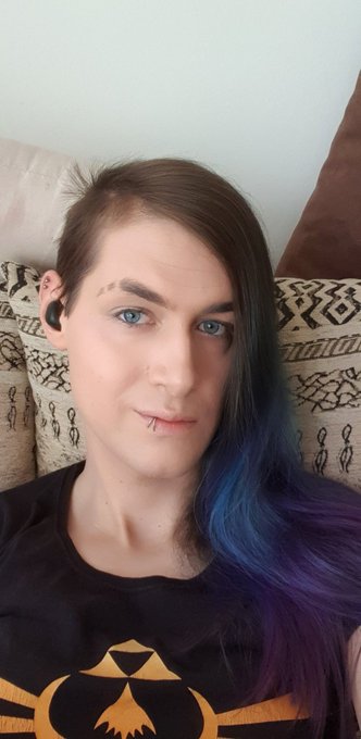 Finally did my eyebrows again :D https://t.co/gHQu2CqWpm