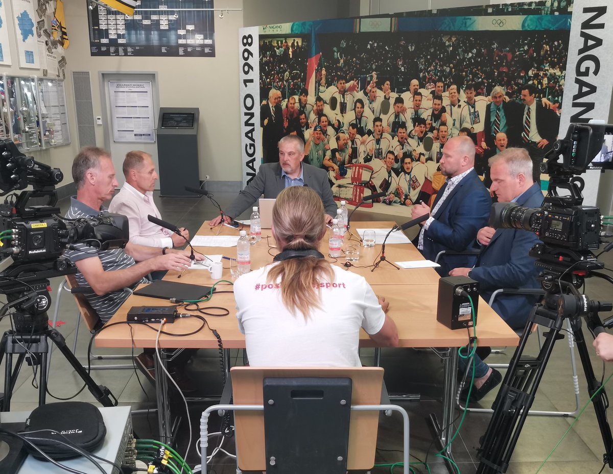 Rozhlasová debata kandidátů do čela <a href="/czehockey/">Český hokej</a> na <a href="/Radiozurnal1/">Radiožurnál</a> za 3, 2, 1... 🙂