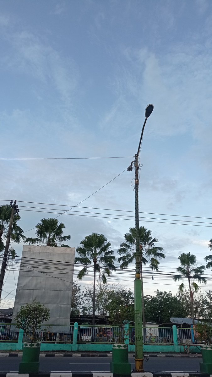 muhibbb_'s tweet photo. Menyendiri https://t.co/4fdBJ0N84Q