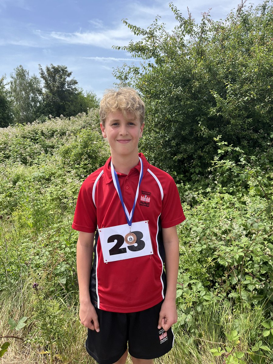 pe_shs's tweet image. The bronze medals keep coming as Daniel picks up 3rd place in the year 7 boys shot putt 🥉🥉🥉