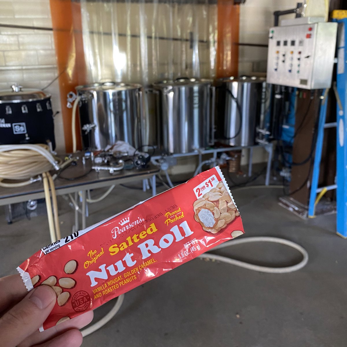 Plant_Lamp's tweet image. Just snacked on my #saltednutroll from @BSGCraftBrewing and I’m prepping for our first pilot brew on our new system. 

Life is good.