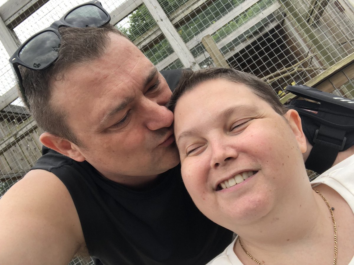 blueyebutterfli's tweet photo. Fighting the good fight against terminal cancer also on our new Facebook page https://t.co/hA1JQLc0xD …so share the sh*t out of it! Much Love, Lee &amp; Rhiannon xx https://t.co/jEeMIGxX2K