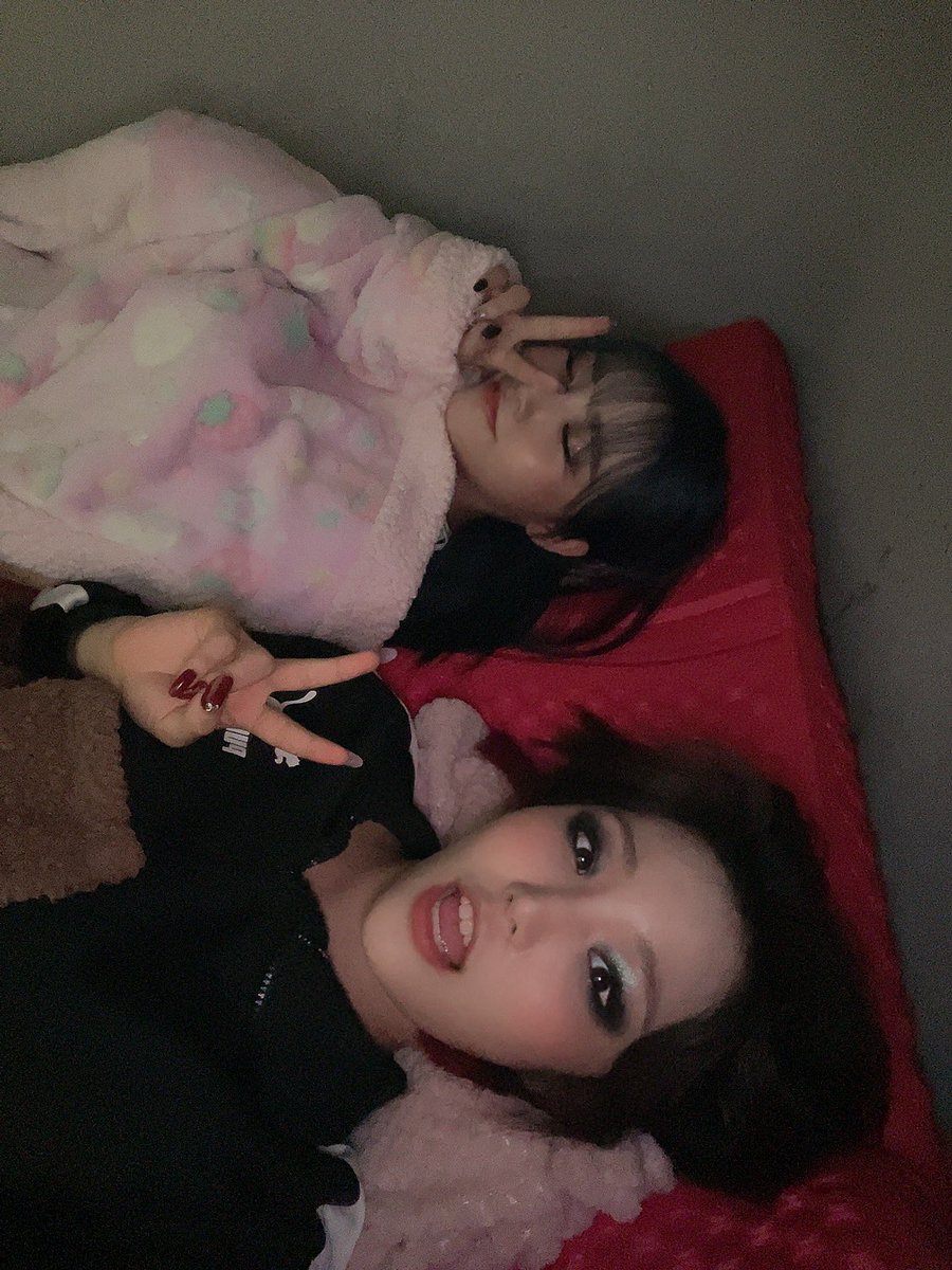 PF_Official_X's tweet image. [#핑크판타지_하린]

독뮤비때.... 비밀공간에서 둘이 쪽잠잤지롱😝

#하린 #HARIN #ハリン 
#핑크판타지 #PINKFANTASY 
#ピンクファンタジー