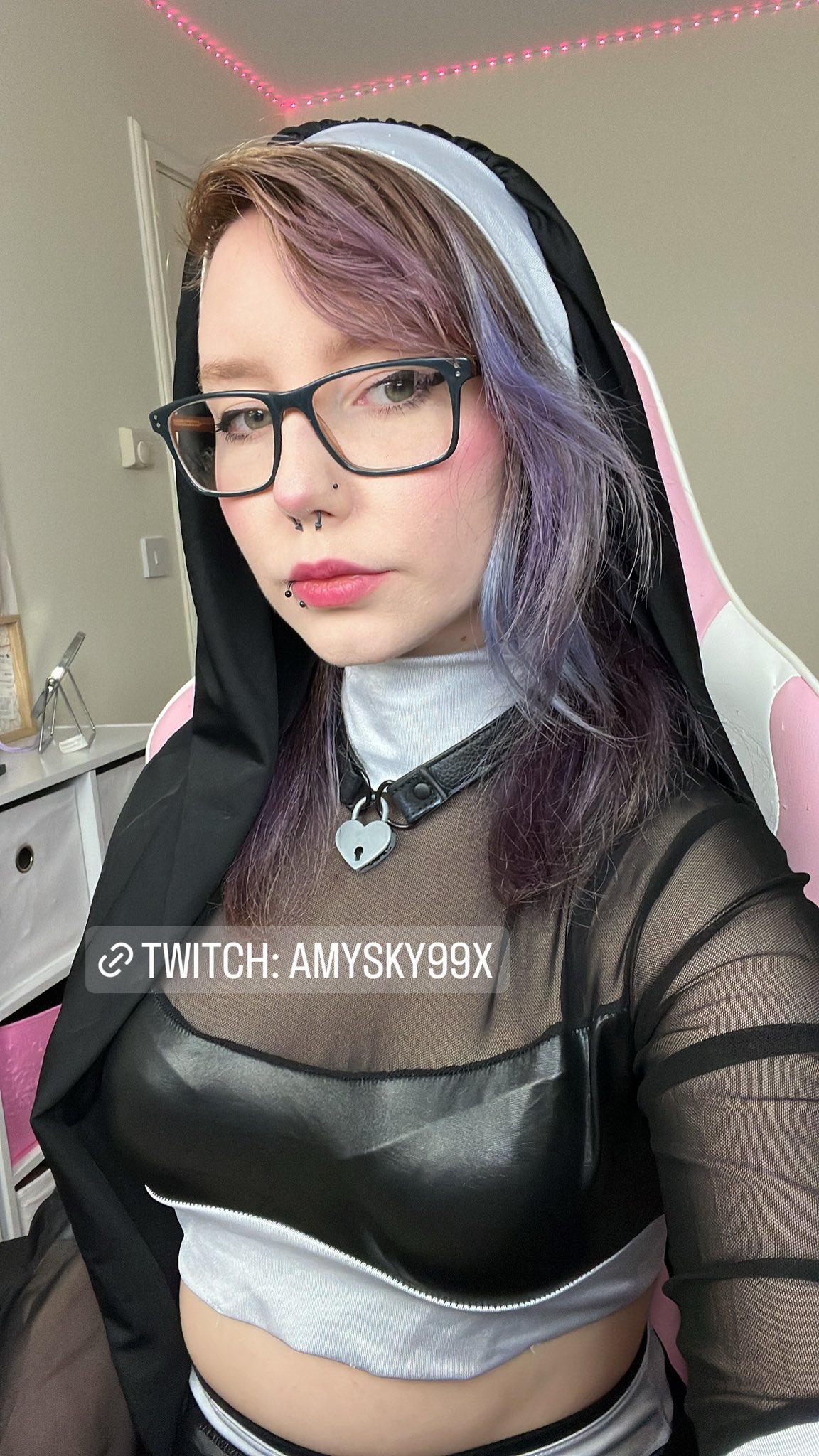 amy sky. on X: going live on twitch in 30 mins!! link below  t.coJMKNpWjFW3  X