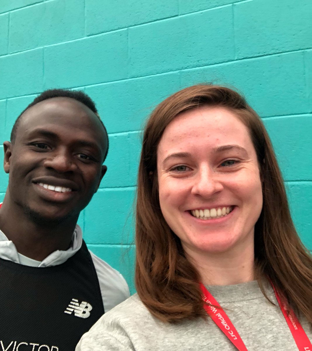 JoannaDurkan_'s tweet image. 🥺 It’s sad to see Sadio Mane leave, an incredible player that has been at the heart of Liverpool’s recent success. An undisputed legend.

Also a great person, although could’ve done with him not mentioning to me how nervous I was taking this selfie! All the best, Sadio!