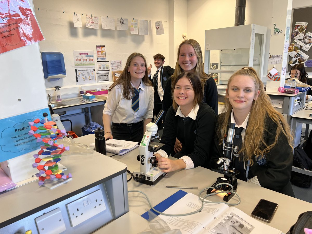 MintlawSci's tweet photo. #AHBio have had a great first few lessons exploring lab techniques 🥼 Friday fun exploring the use of microscopes 🔬 What an enthusiastic bunch! #LearningTogether https://t.co/2BBMhjSZhM