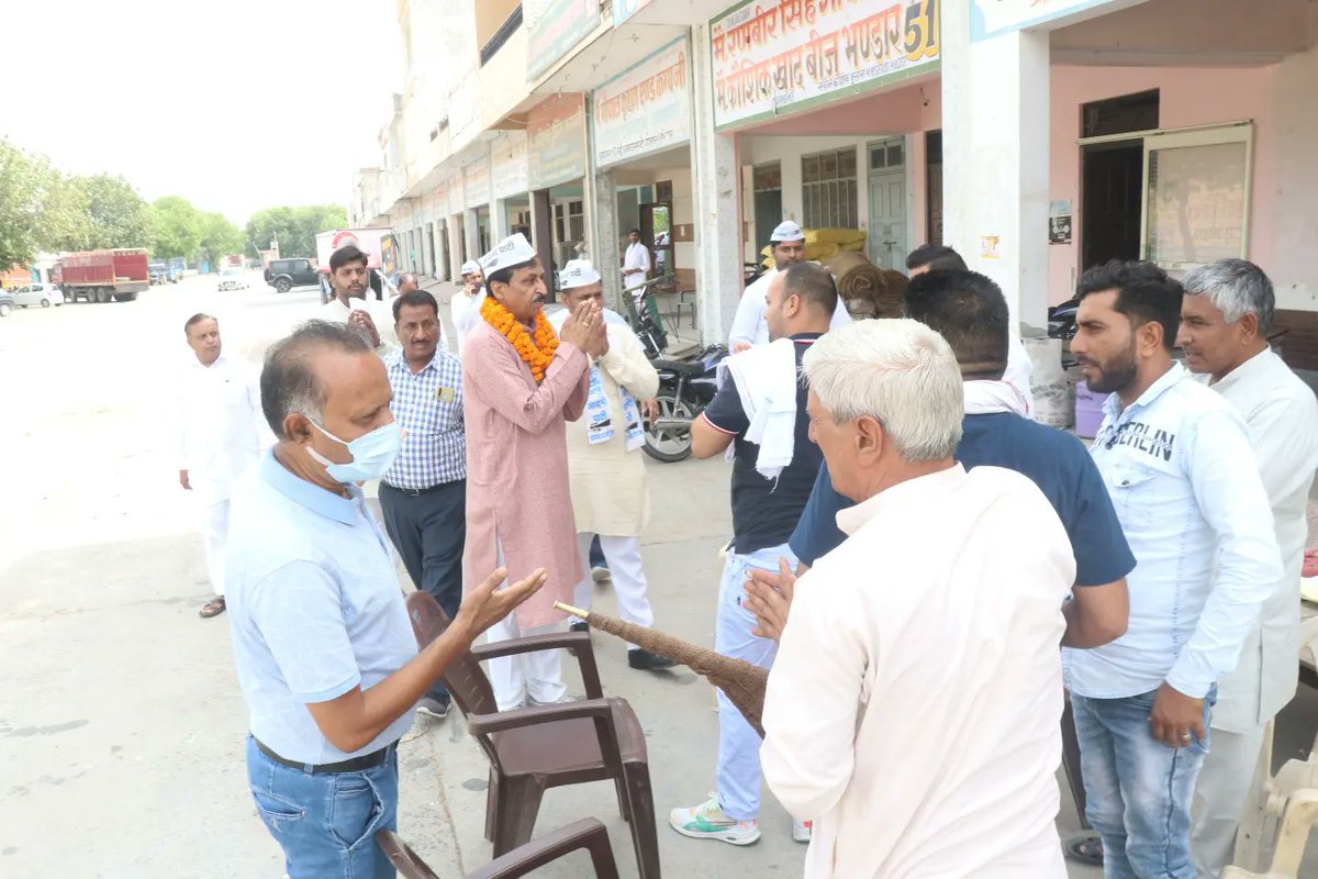 ashokjainaap's tweet photo. जनता जनार्दन ने ठाना है
गोहाना में केजरीवाल लाना है

न्यू अनाज मंडी में डोर टू डोर जनसंपर्क किया। आम आदमी पार्टी के प्रति विश्वास रखने वाली देवतुल्य जनता जनार्दन ने अपना स्नेह आशीर्वाद के रूप में प्रदान क���या। आने वाली 19 जून को ईवीएम में 4 नंबर पर झाड़ू का बटन दबाकर विजयी बनाएं। https://t.co/zO916CMFBW