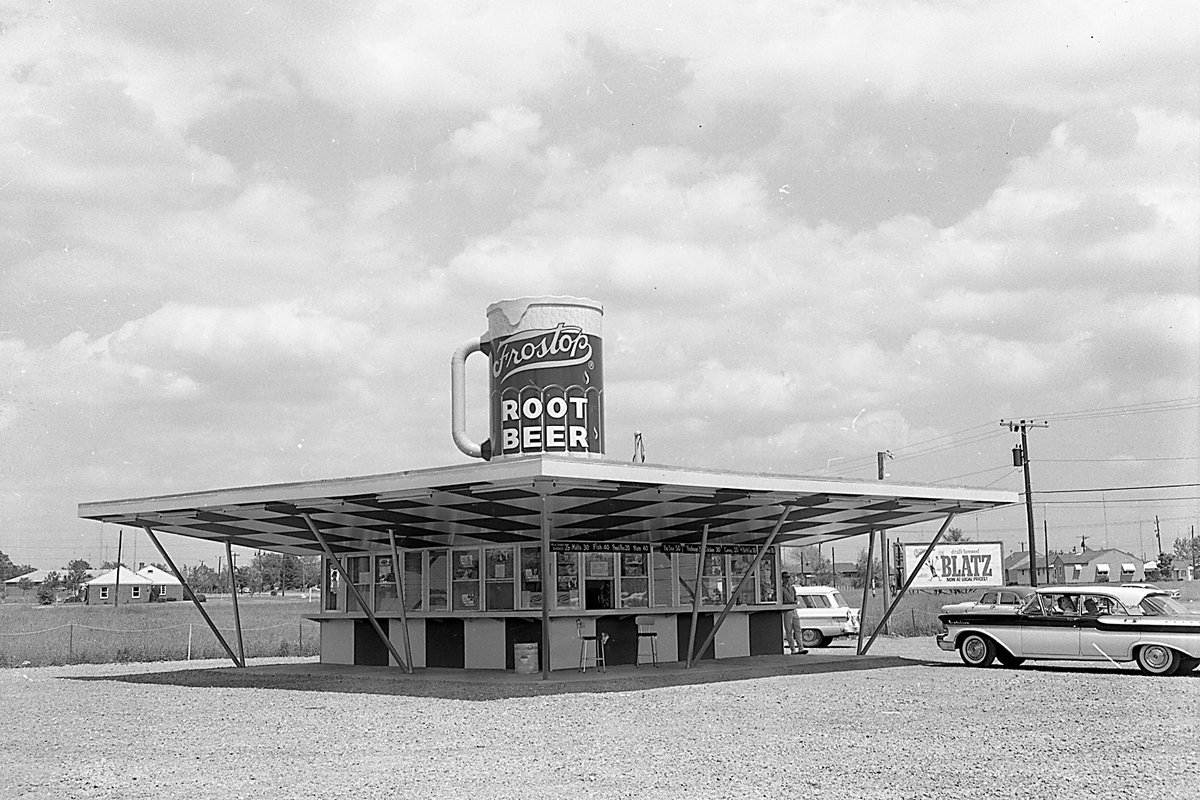 Who remembers Dee’s Frostop Root Beer Stand on Fostoria Avenue?

The restaurant is pictured in 1960. #FlashbackFriday