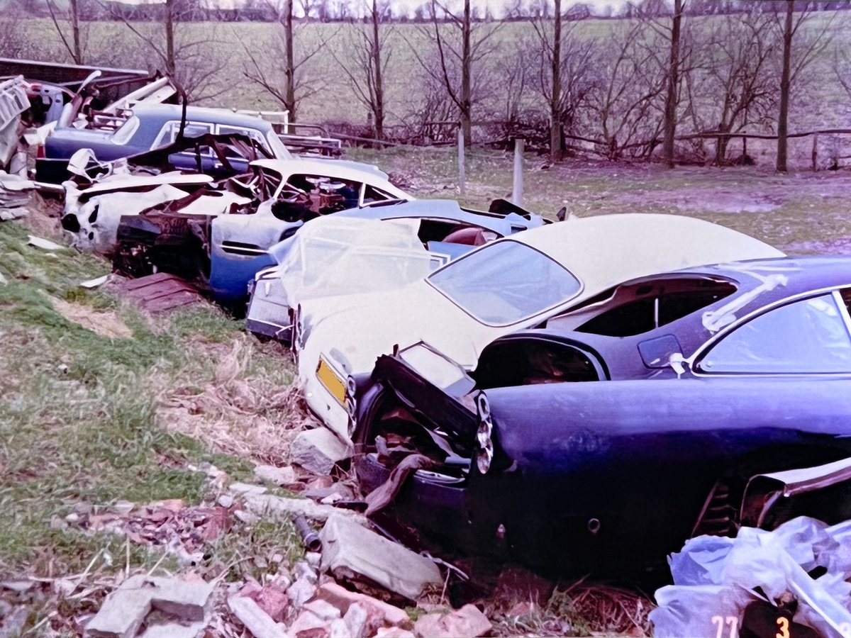 Let’s go back in time to March 1977 where breaking DB5’s for spares was a thing. 
#astonmartin #astonengineering #astonmartinlife #astonmartindb5 #db5 #vantage