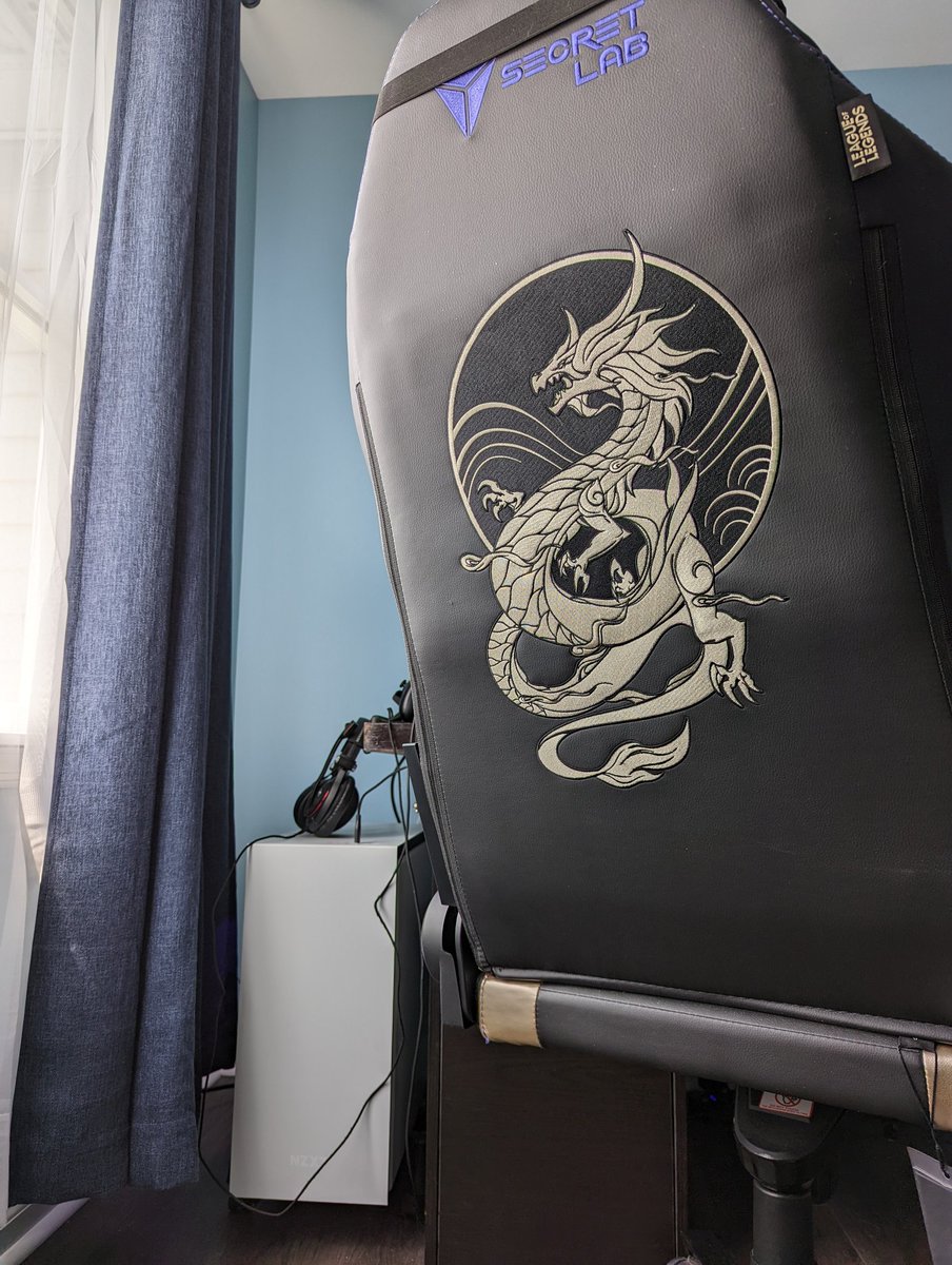ShatteredSky218's tweet photo. This chair hasn't failed me yet. #secretlab https://t.co/DJ7sOCKljK