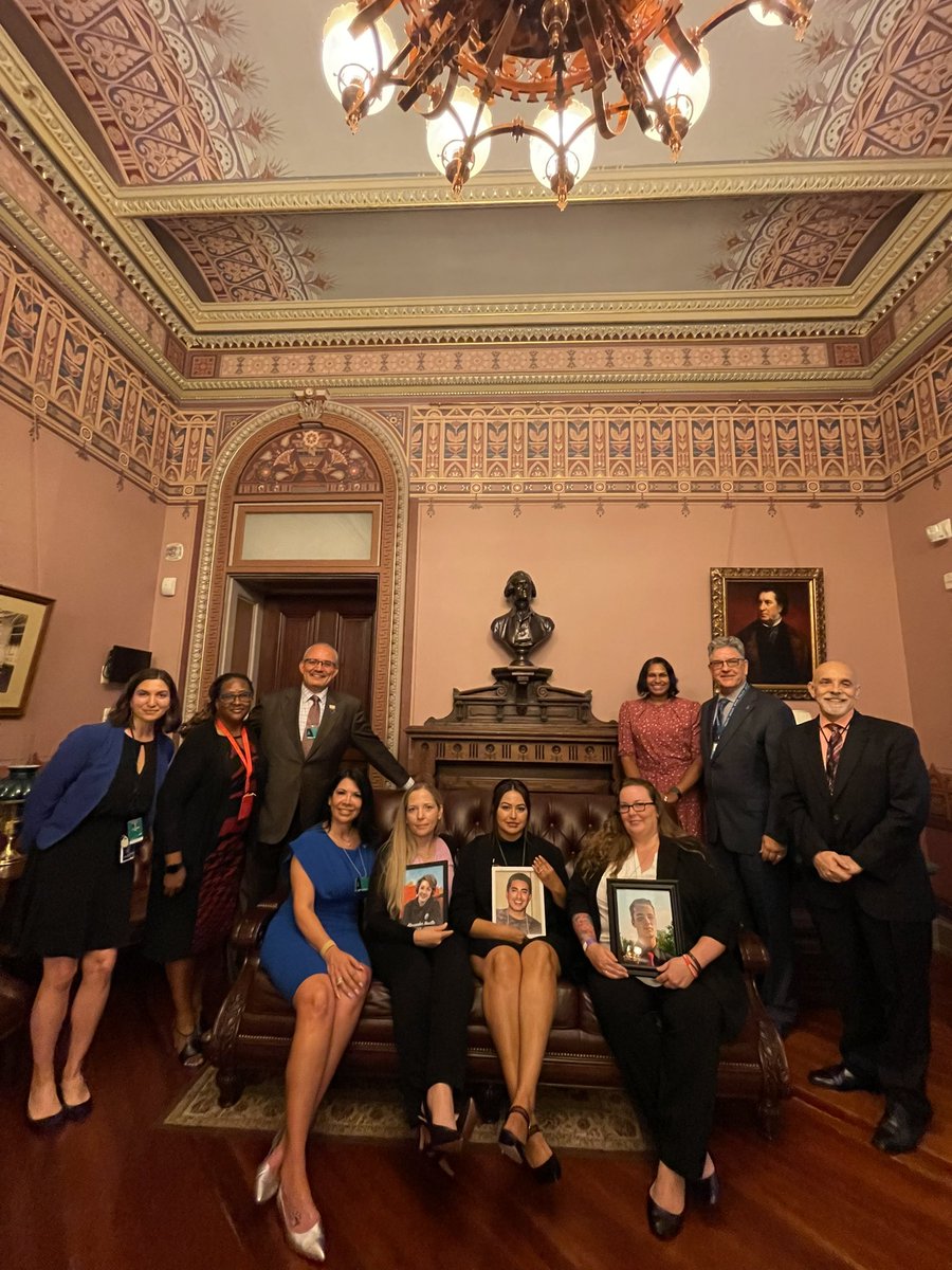 ANFHelp's tweet photo. @ONDCP Thank you so much for taking the time to hear us! #fentanylchangeseverything #deceivedtodeath #onepillcankill https://t.co/n7xbIgHr1b