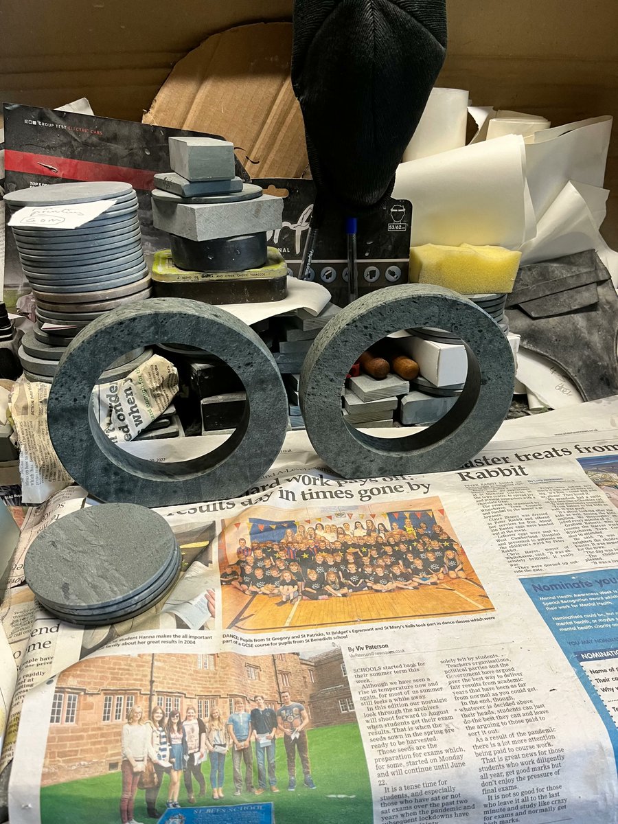 ConistonStone's tweet photo. Some round slate trophies handcrafted by George this week.
#handcrafted #localslate #cumbrianslate #lakedistrict #coniston #stonecraft
https://t.co/FdNjSJXysl https://t.co/H4spjhRgpp