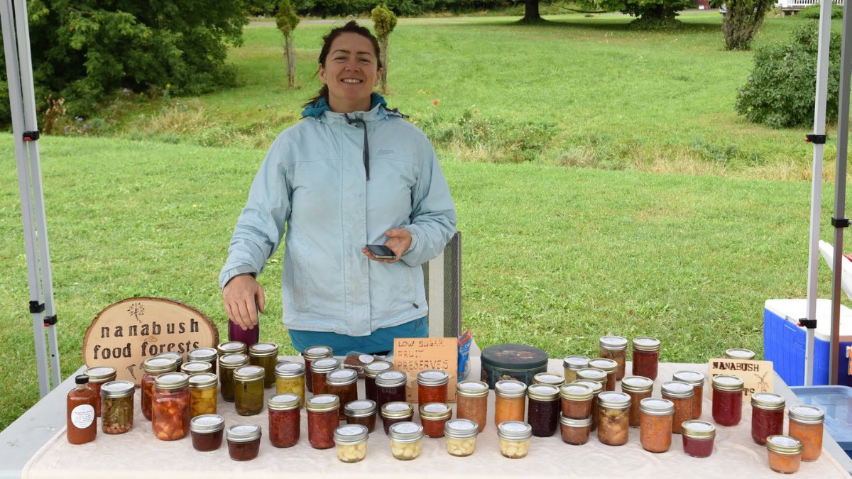 .<a href="/ShelleyMLambert/">Shelley Lambert</a> proudly leads #OpenSource projects &amp; brings open source principles to the community. A member of <a href="/RedHat/">Red Hat</a>'s Climate Change Community of Practice, Shelley is passionate about maintaining food forests &amp; educating others on their environmental impact. #LifeAtRedHat