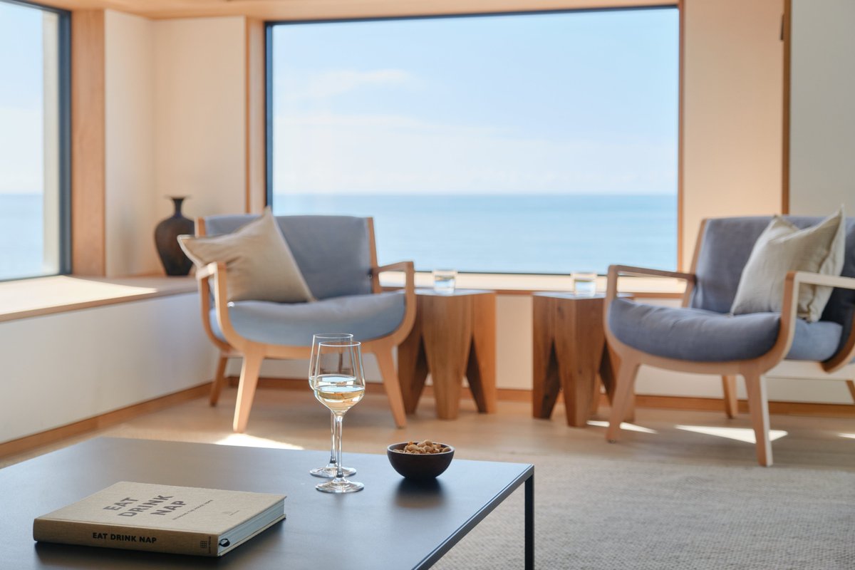 It’s time to slow down and enjoy the view – preferably with a glass of Cornish fizz in hand.

Inspiration taken from Zawn House in Porthleven: bit.ly/3QxCpFA