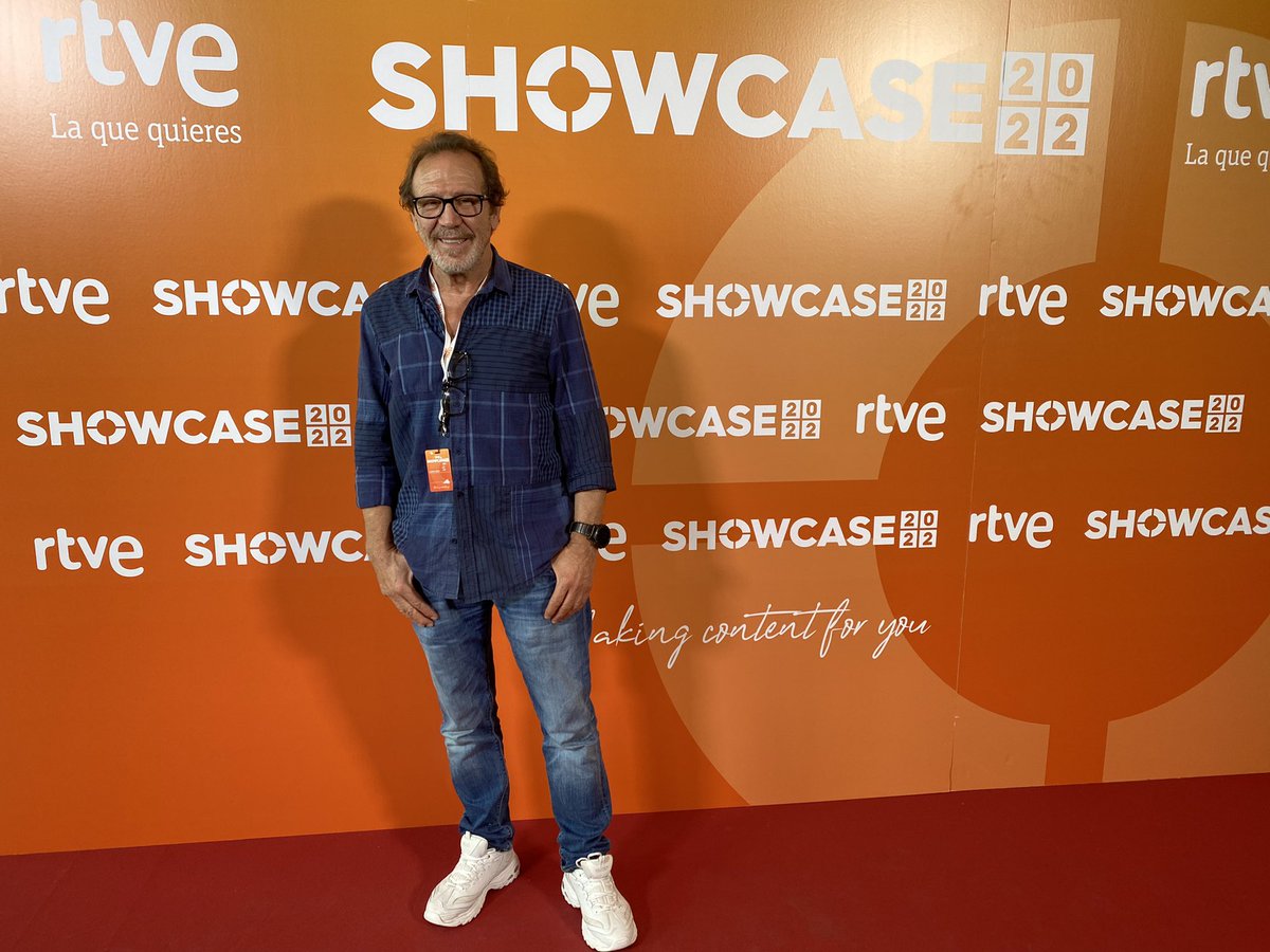 _Aleteia_'s tweet photo. . @juaningea en el #Showcasertve22 presentando #Sequía @RTVE_Com @atlantia_media 
@rtve 
@SeriesRTVE https://t.co/GONhbix5EB