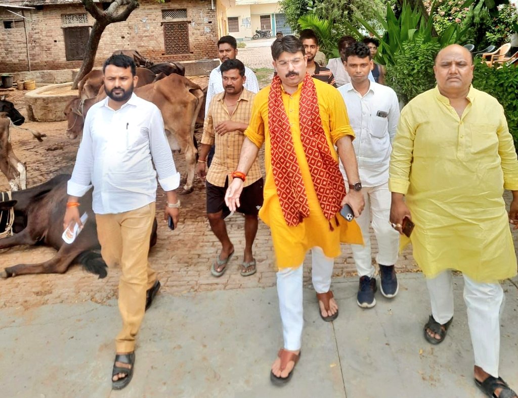 shalabhmani's tweet photo. आज़मगढ़ की मुबारकपुर विधानसभा क्षेत्र के गूज़रपार मंडल में सघन जनसंपर्क कर लोकप्रिय प्रत्याशी श्री @nirahua1 जी के लिए जनसमर्थन माँगा। आज़मगढ़ की सीट पर मा० मोदीजी और मा० योगी जी एवं भाजपा प्रत्याशी श्री दिनेश लाल यादव उर्फ़ निरहुआ के प्रति अपार समर्थन दिख रहा है। https://t.co/P9kAVcyb1R