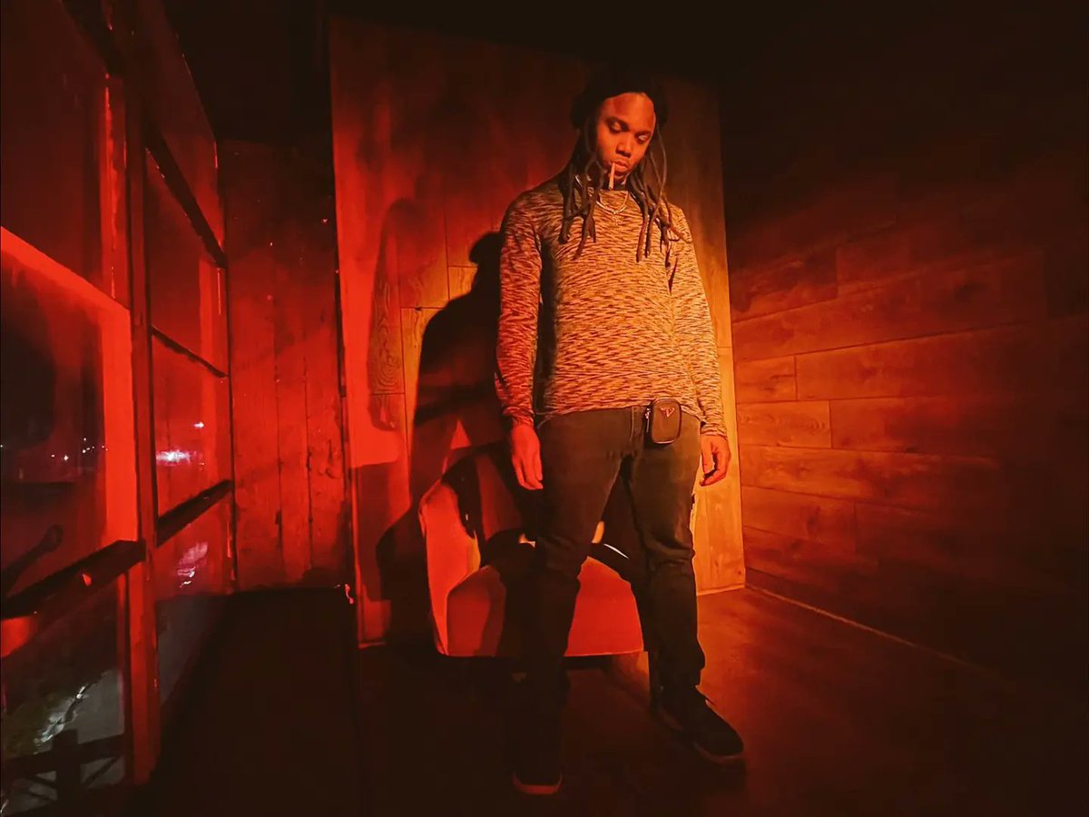 ThePimpton's tweet photo. Moment of silence, Before I choose violence, Go light up the Jane and find peace for my mother's sake ❤️.
new banger up July 8th.
Drop sum 🔥 emojis if u ready
#Vibe
#Pimpton
#GorillaClan
#BigGas
#CJEsus https://t.co/1OBCvz18JT