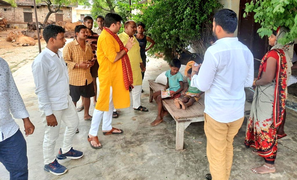 shalabhmani's tweet photo. आज़मगढ़ की मुबारकपुर विधानसभा क्षेत्र के गूज़रपार मंडल में सघन जनसंपर्क कर लोकप्रिय प्रत्याशी श्री @nirahua1 जी के लिए जनसमर्थन माँगा। आज़मगढ़ की सीट पर मा० मोदीजी और मा० योगी जी एवं भाजपा प्रत्याशी श्री दिनेश लाल यादव उर्फ़ निरहुआ के प्रति अपार समर्थन दिख रहा है। https://t.co/P9kAVcyb1R