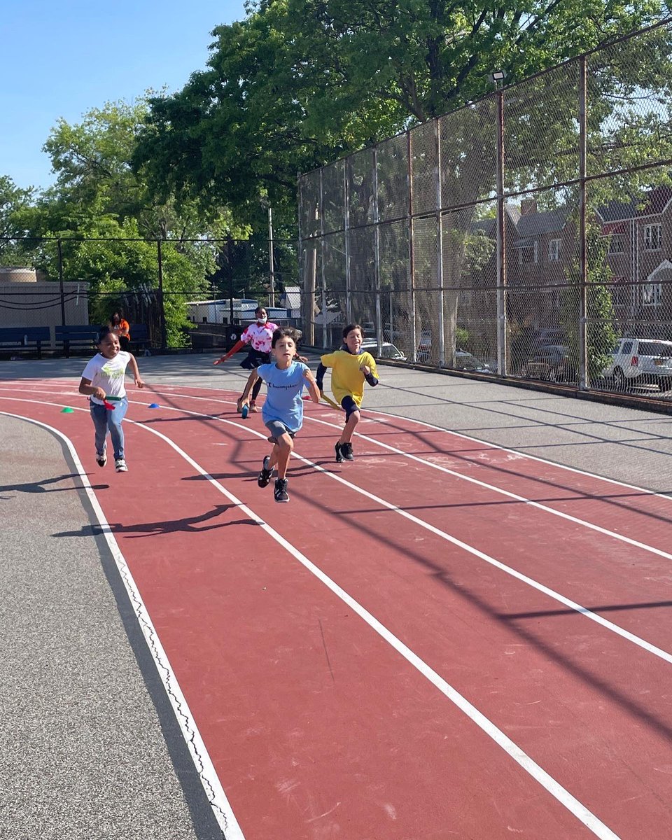 PS121x's tweet photo. Fifth grade field day 💥 🏃‍♂️ #Fieldday #nycschools #nycdoe https://t.co/79z4bKqo4w