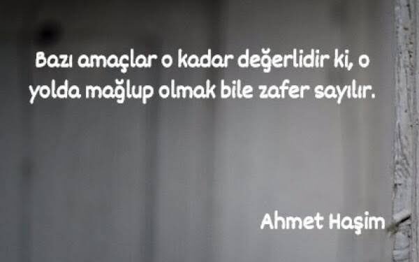 pazartesiler cuma oluyor, cumalar pazar
Aylar geçiyor, değişiyor mevsimler; hiç yaşanmamış gibi.
Oysa ne çok sene birikti ardımda. Bilmiyorum ki, birikecek mi bir bu kadar daha
Ardıma dönüp bakıyorum da, dallarımı kıran rüzgarları bile affetmişim ama, bir kendime uzanamamış elim.